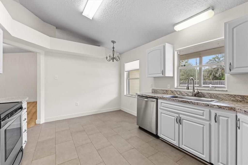 For Sale: $295,000 (3 beds, 2 baths, 1469 Square Feet)