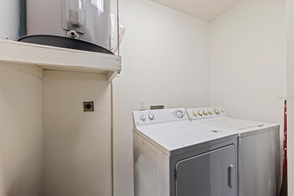 For Sale: $295,000 (3 beds, 2 baths, 1469 Square Feet)