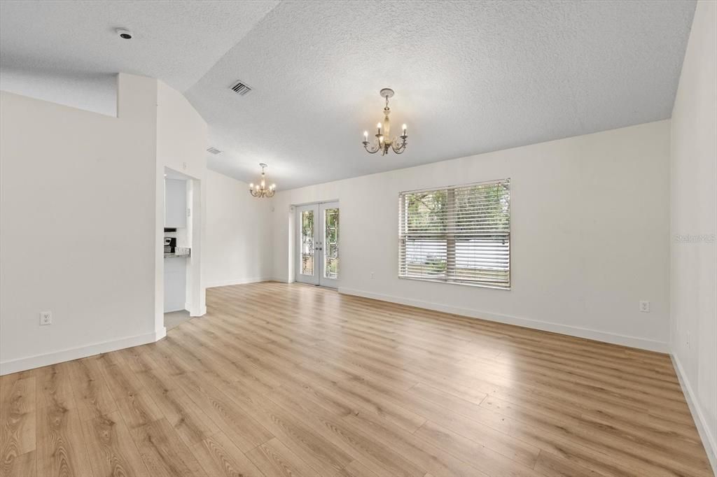 For Sale: $295,000 (3 beds, 2 baths, 1469 Square Feet)