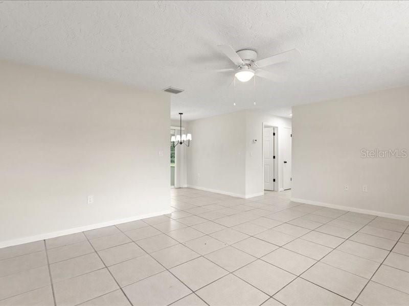 For Sale: $189,900 (2 beds, 1 baths, 908 Square Feet)