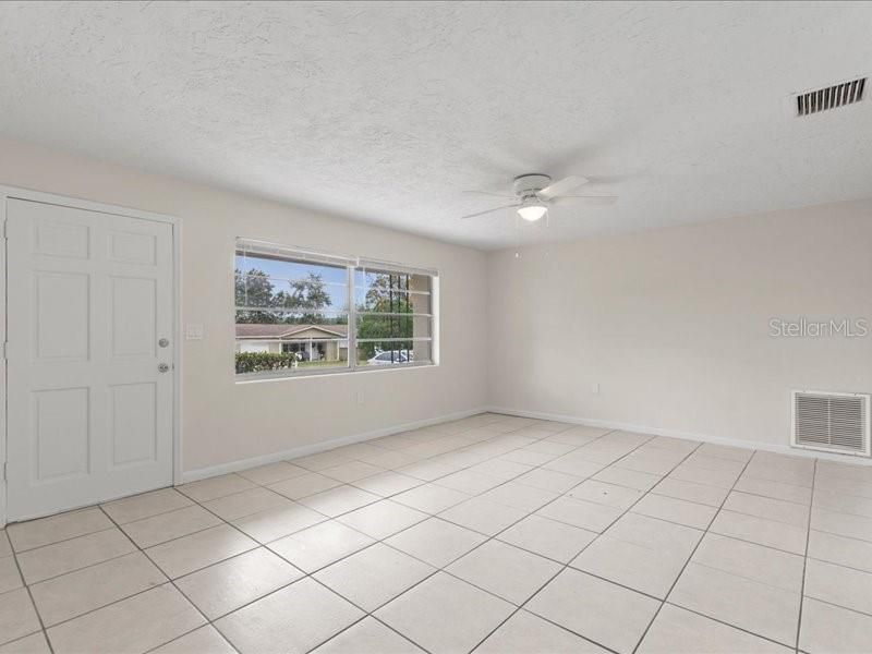 For Sale: $189,900 (2 beds, 1 baths, 908 Square Feet)