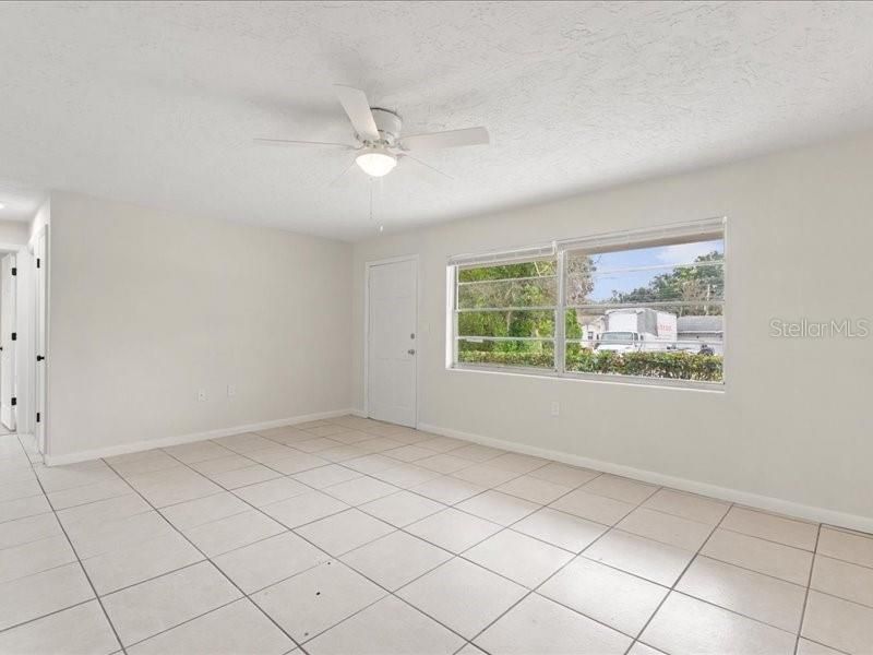 For Sale: $189,900 (2 beds, 1 baths, 908 Square Feet)