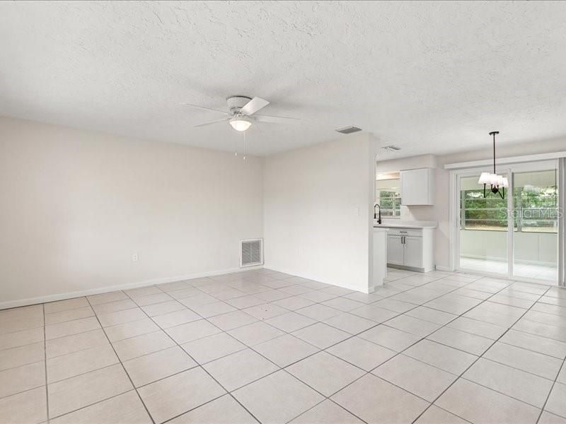 For Sale: $189,900 (2 beds, 1 baths, 908 Square Feet)