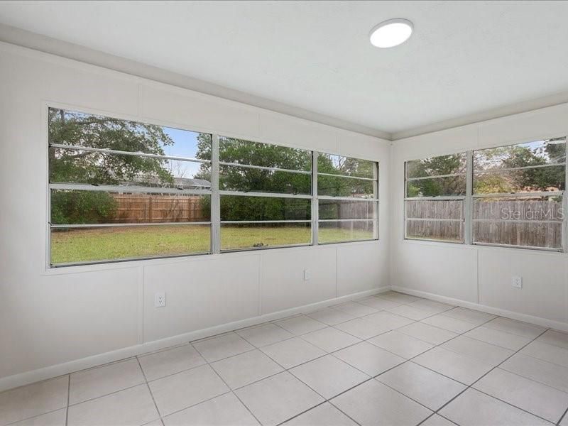 For Sale: $189,900 (2 beds, 1 baths, 908 Square Feet)