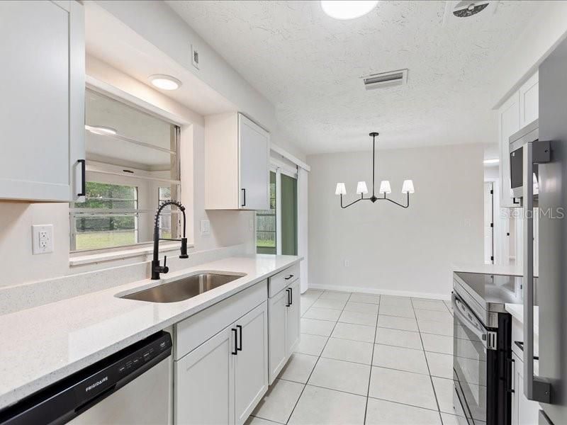 For Sale: $189,900 (2 beds, 1 baths, 908 Square Feet)