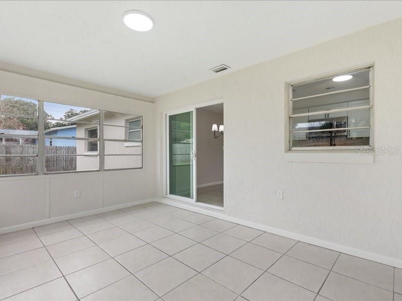 For Sale: $189,900 (2 beds, 1 baths, 908 Square Feet)