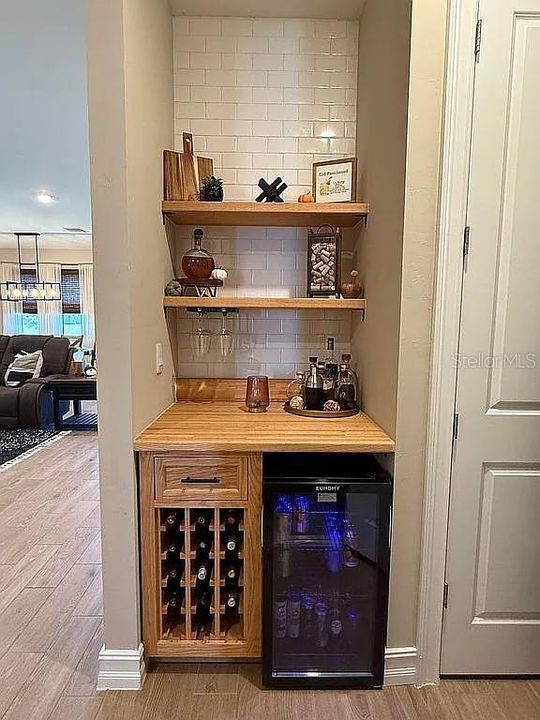 На продажу: $349,000 (3 спален, 2 ванн, 1816 Квадратных фут)