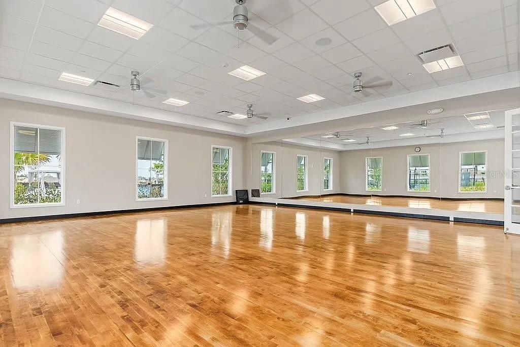 На продажу: $349,000 (3 спален, 2 ванн, 1816 Квадратных фут)