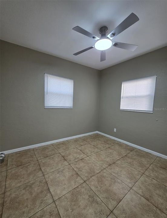 待售: $295,000 (3 贝兹, 2 浴室, 937 平方英尺)