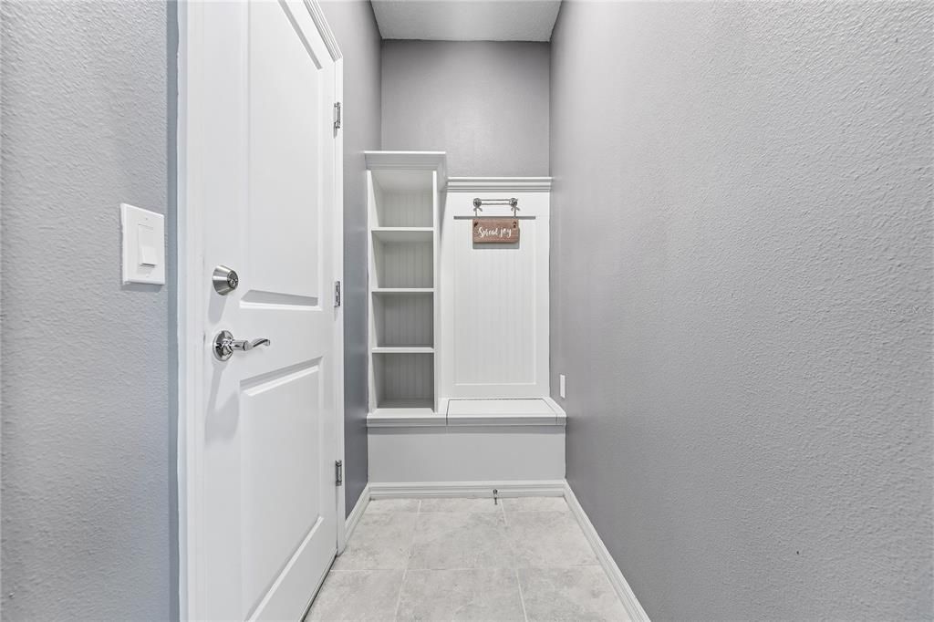 For Sale: $499,000 (5 beds, 4 baths, 2492 Square Feet)