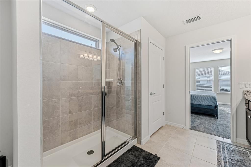 For Sale: $499,000 (5 beds, 4 baths, 2492 Square Feet)