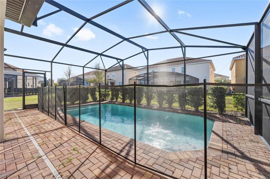 For Sale: $499,000 (5 beds, 4 baths, 2492 Square Feet)