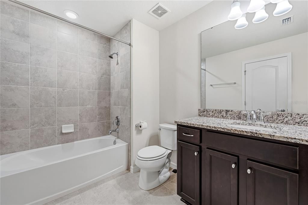 For Sale: $499,000 (5 beds, 4 baths, 2492 Square Feet)