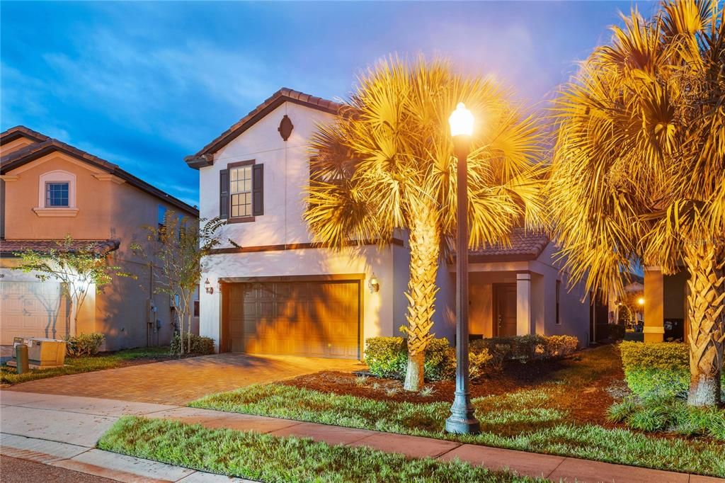 For Sale: $499,000 (5 beds, 4 baths, 2492 Square Feet)