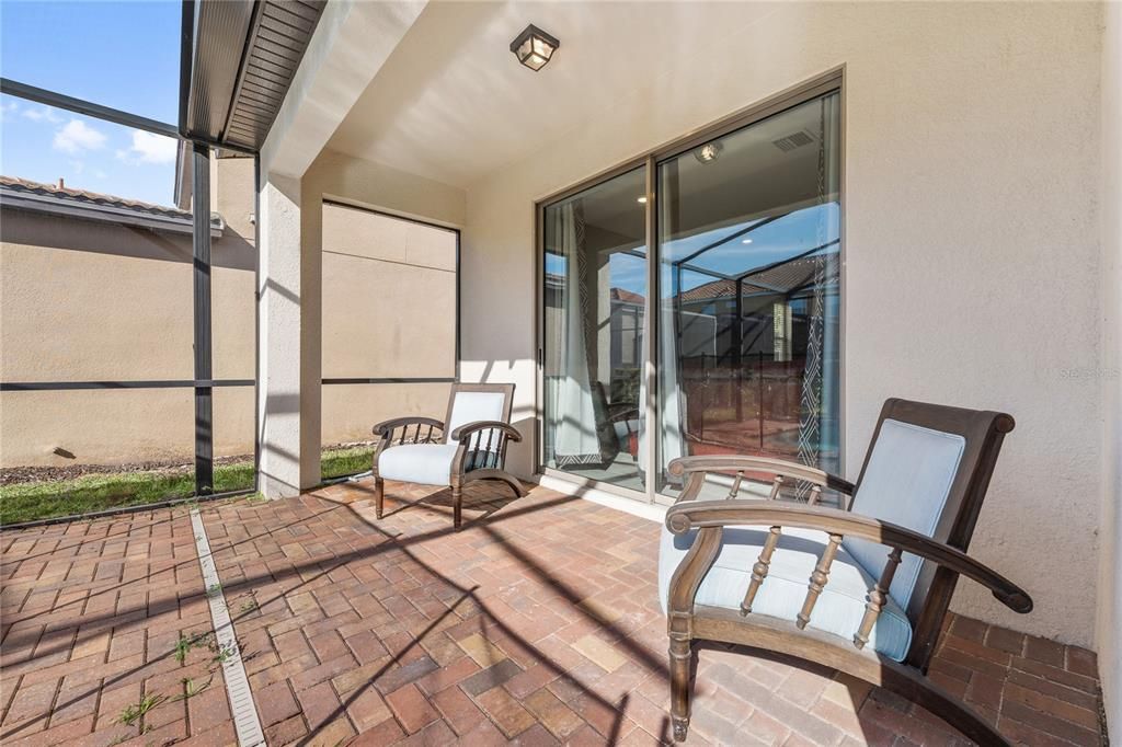 For Sale: $499,000 (5 beds, 4 baths, 2492 Square Feet)