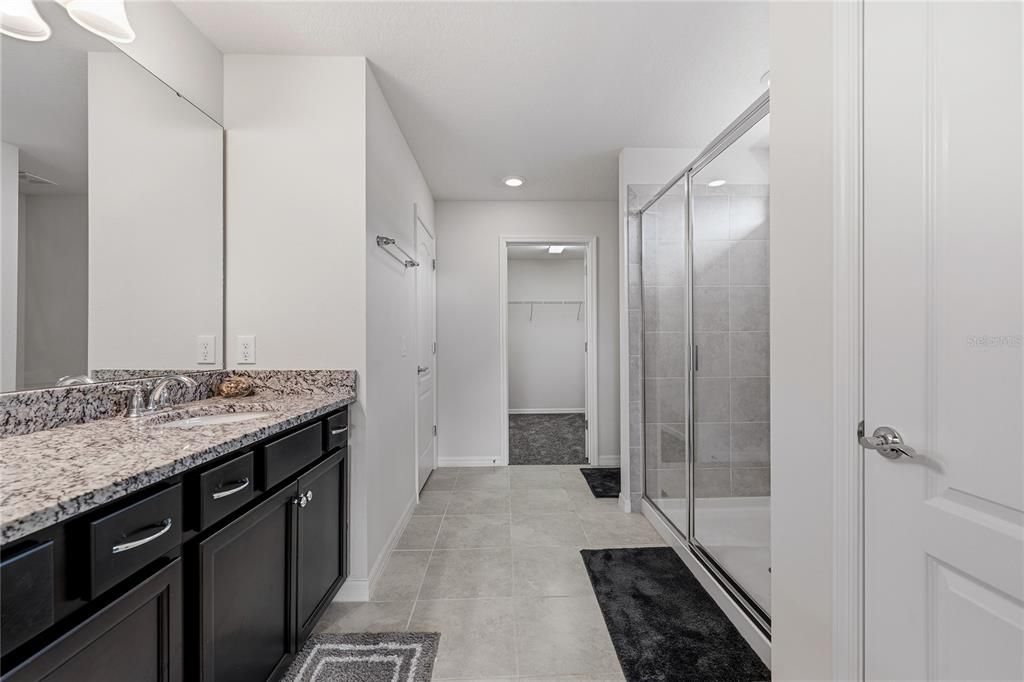 For Sale: $499,000 (5 beds, 4 baths, 2492 Square Feet)