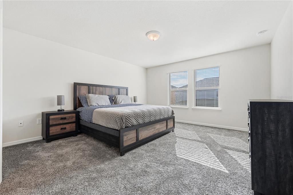 For Sale: $499,000 (5 beds, 4 baths, 2492 Square Feet)