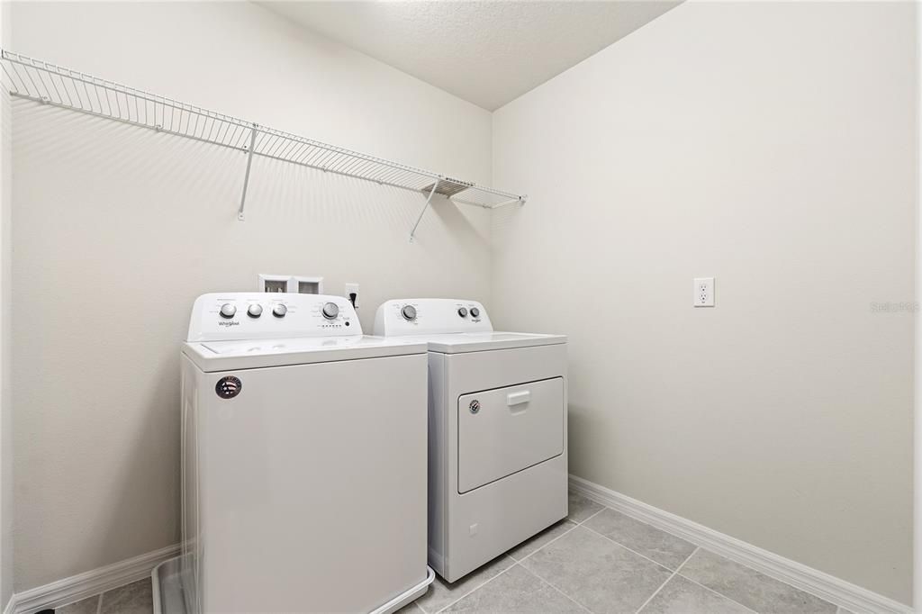 For Sale: $499,000 (5 beds, 4 baths, 2492 Square Feet)