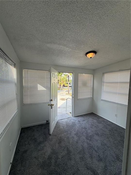 For Rent: $2,150 (2 beds, 2 baths, 1335 Square Feet)