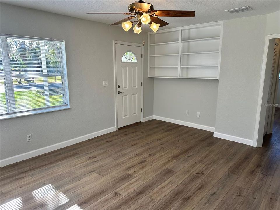 For Sale: $249,900 (2 beds, 1 baths, 792 Square Feet)