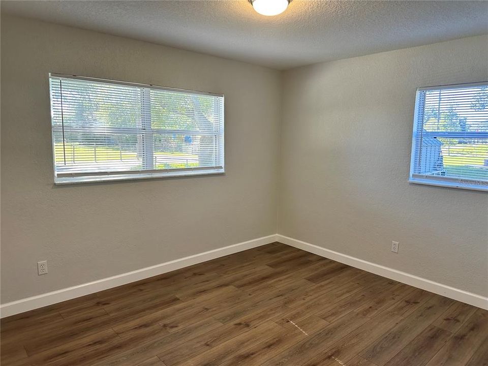 For Sale: $249,900 (2 beds, 1 baths, 792 Square Feet)