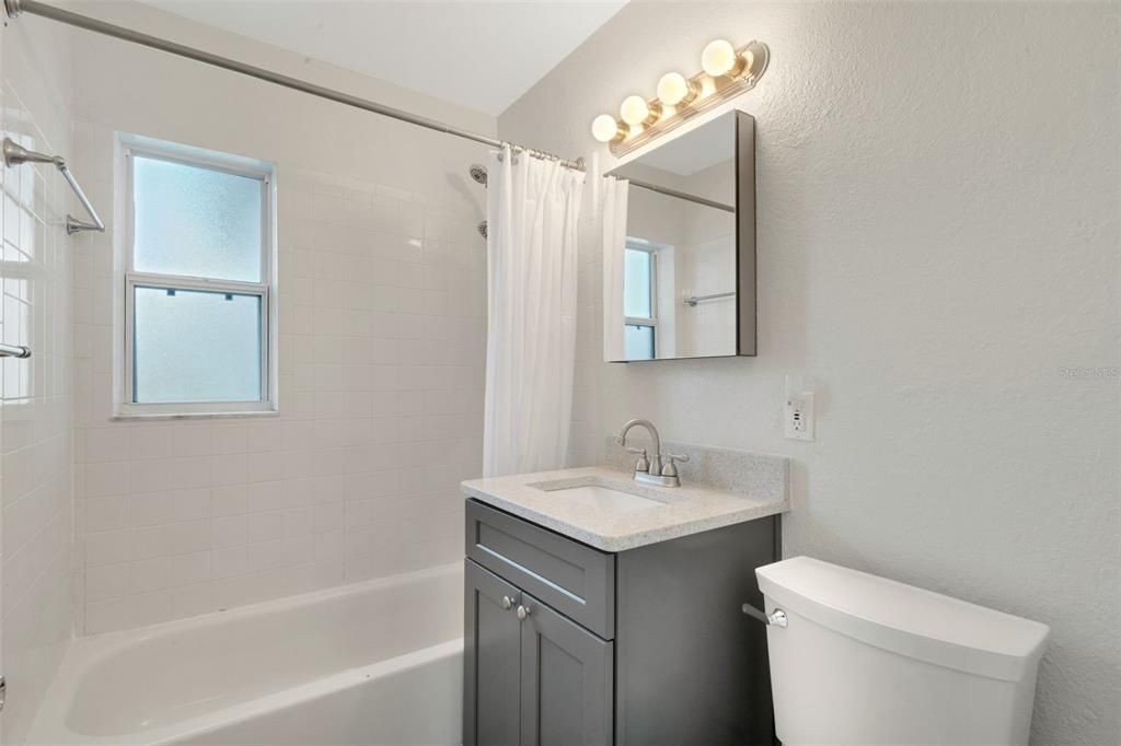 For Sale: $249,900 (2 beds, 1 baths, 792 Square Feet)