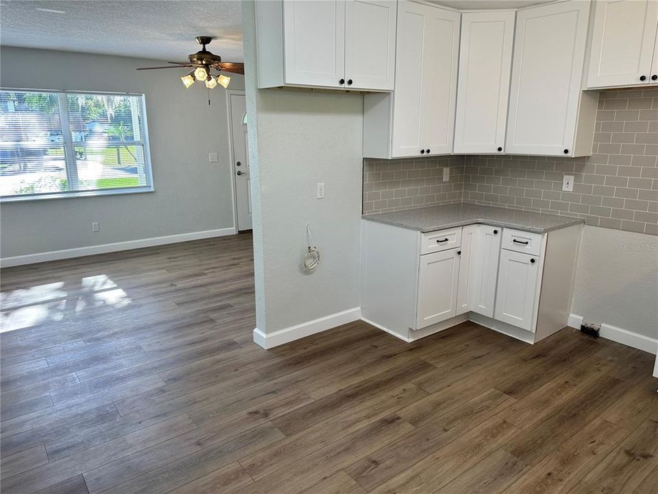 For Sale: $249,900 (2 beds, 1 baths, 792 Square Feet)