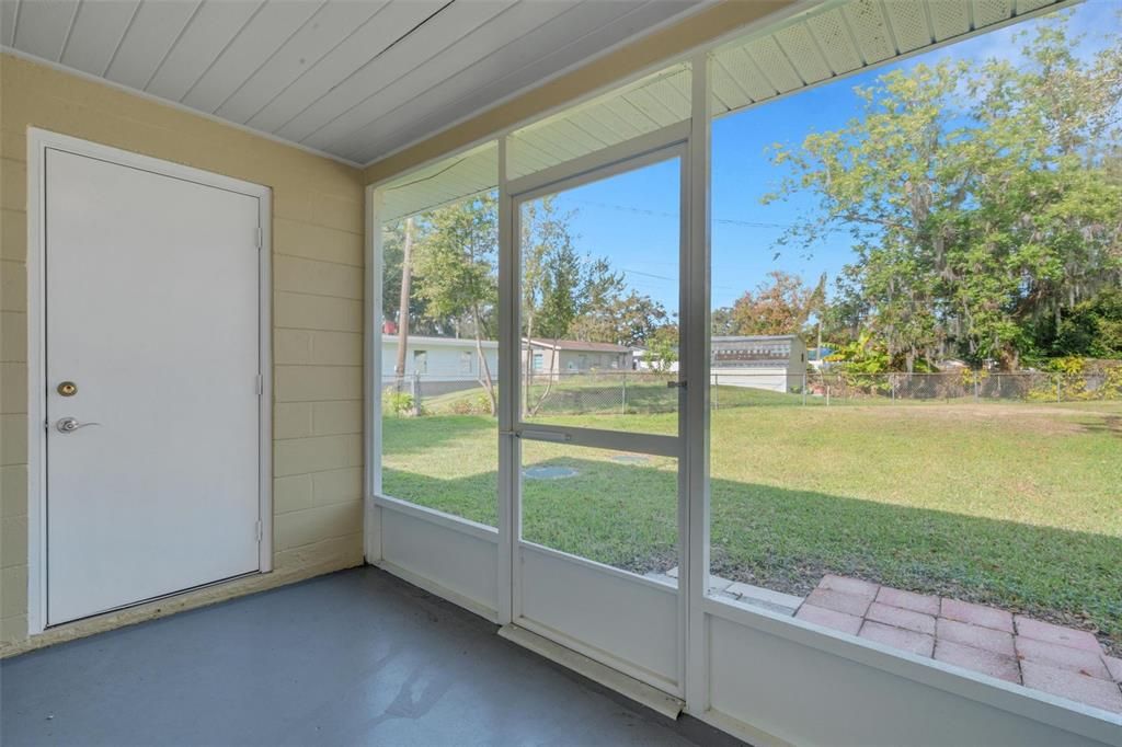 For Sale: $249,900 (2 beds, 1 baths, 792 Square Feet)