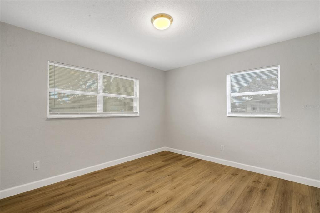 For Sale: $249,900 (2 beds, 1 baths, 792 Square Feet)