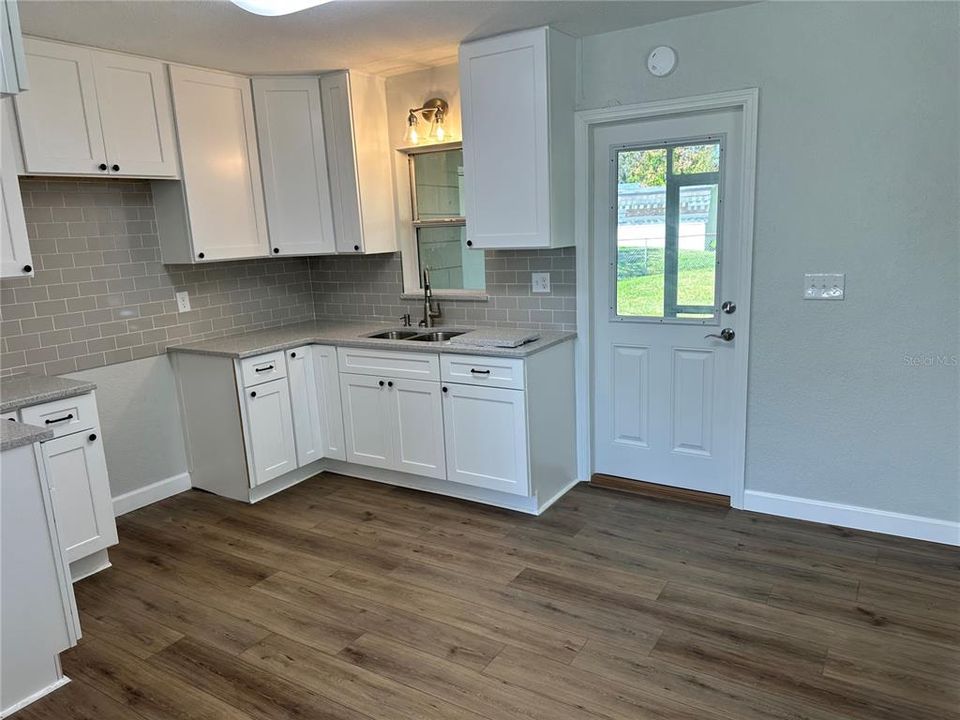 For Sale: $249,900 (2 beds, 1 baths, 792 Square Feet)