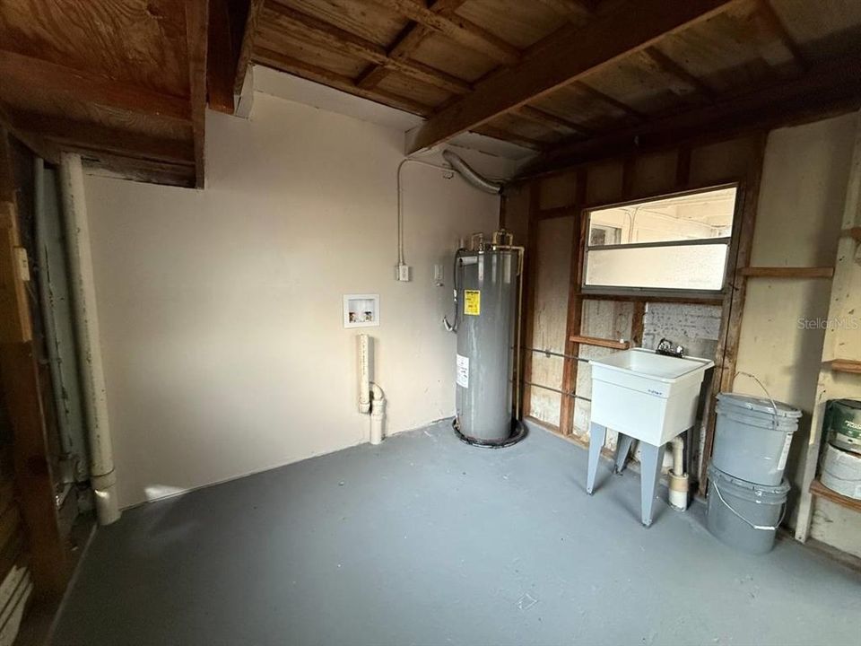 For Rent: $1,800 (3 beds, 2 baths, 1012 Square Feet)