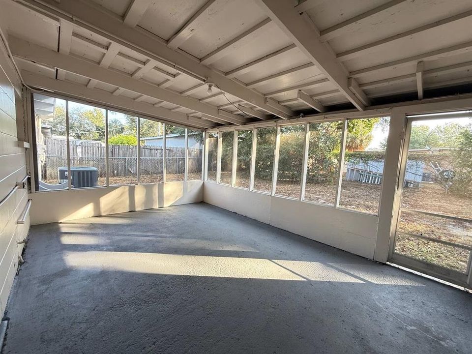 For Rent: $1,800 (3 beds, 2 baths, 1012 Square Feet)