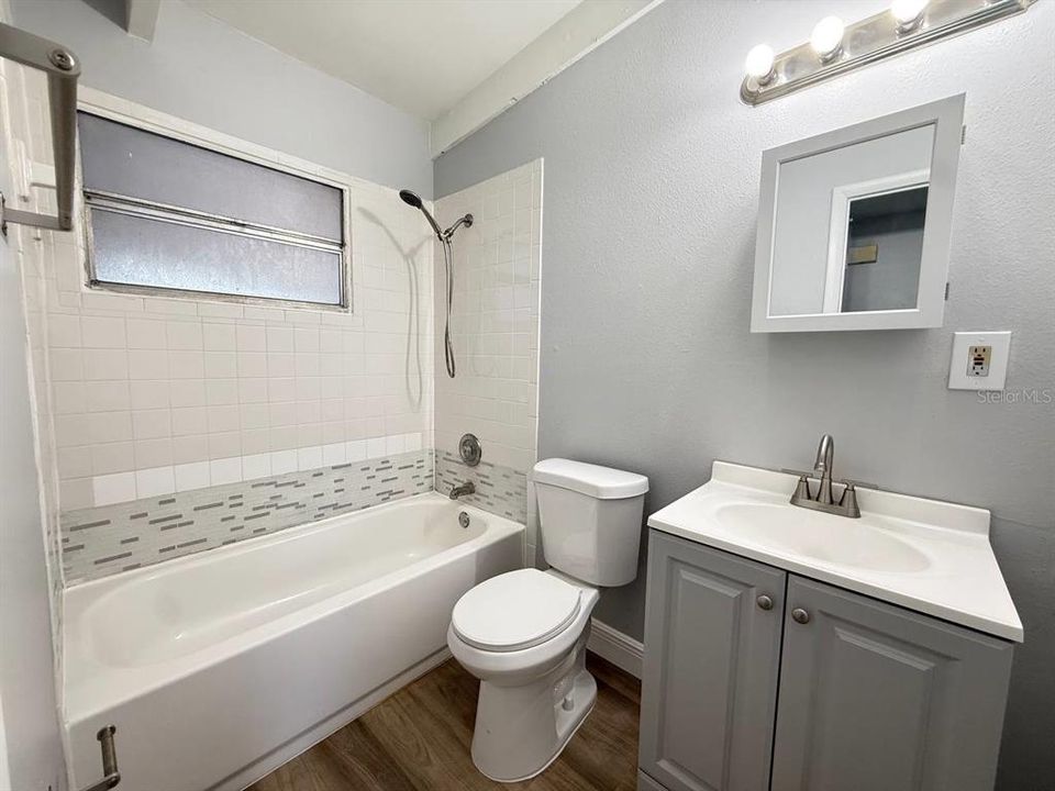 For Rent: $1,800 (3 beds, 2 baths, 1012 Square Feet)