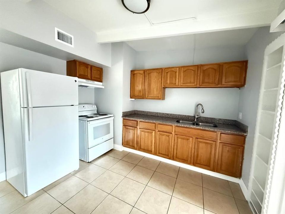 For Rent: $1,800 (3 beds, 2 baths, 1012 Square Feet)