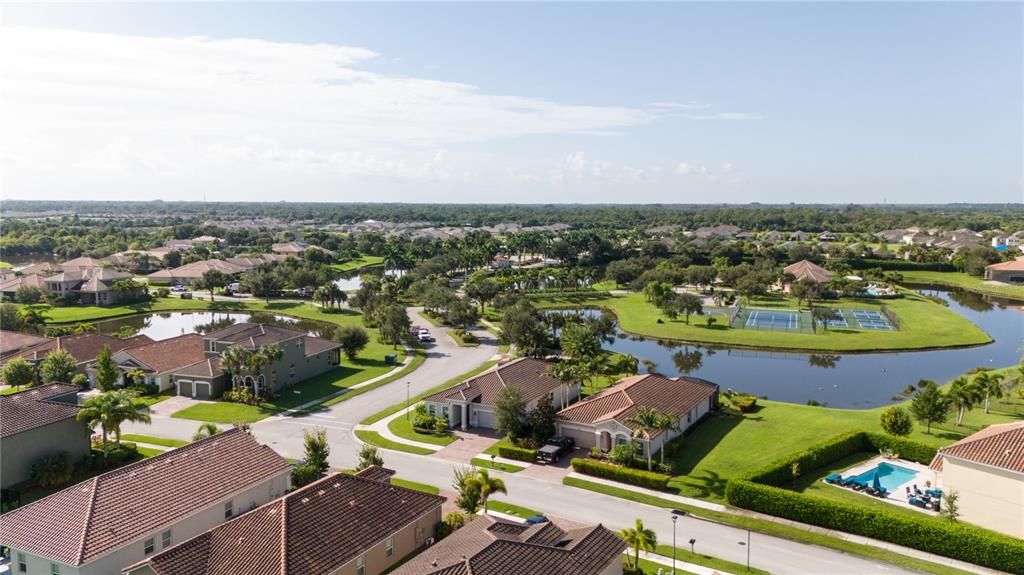 出租: $3,200 (4 贝兹, 3 浴室, 2491 平方英尺)