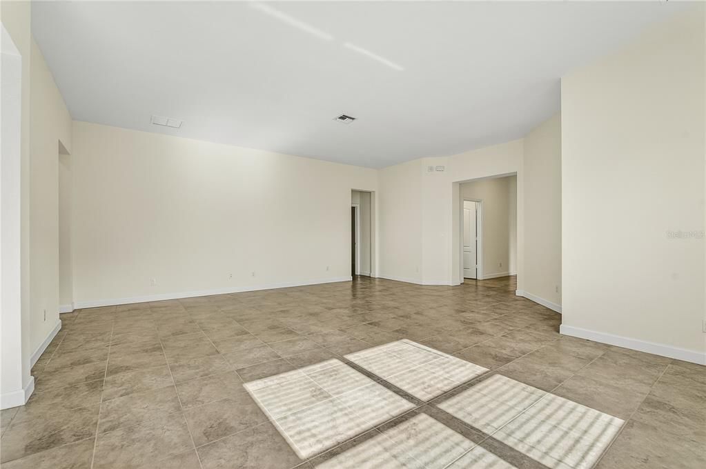 出租: $3,200 (4 贝兹, 3 浴室, 2491 平方英尺)