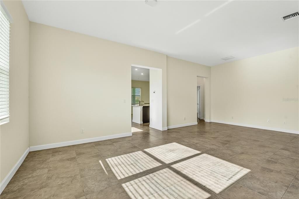 出租: $3,200 (4 贝兹, 3 浴室, 2491 平方英尺)