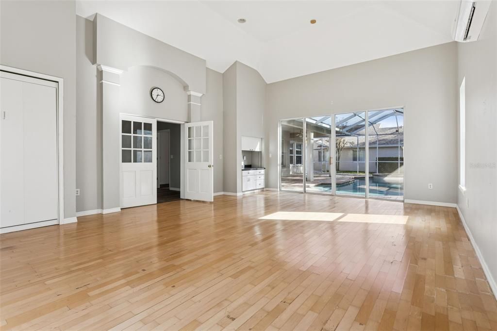 В аренду: $4,500 (4 спален, 3 ванн, 3647 Квадратных фут)