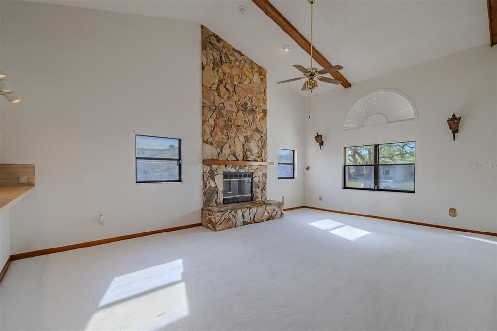 待售: $675,000 (4 贝兹, 2 浴室, 2329 平方英尺)