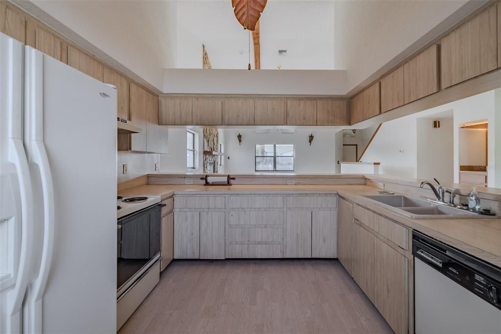 待售: $675,000 (4 贝兹, 2 浴室, 2329 平方英尺)