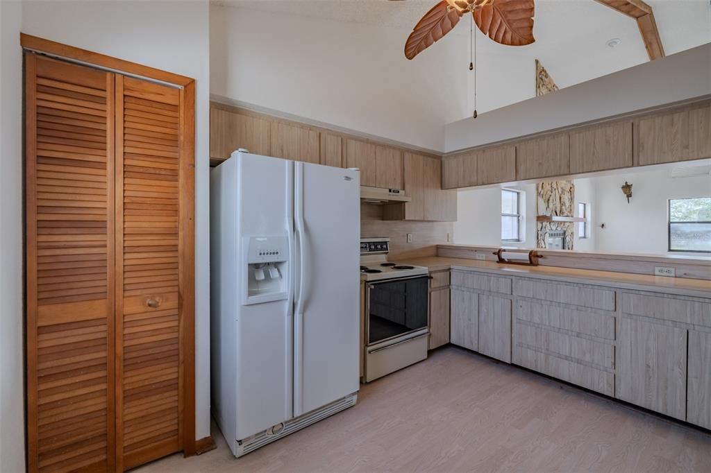 待售: $675,000 (4 贝兹, 2 浴室, 2329 平方英尺)