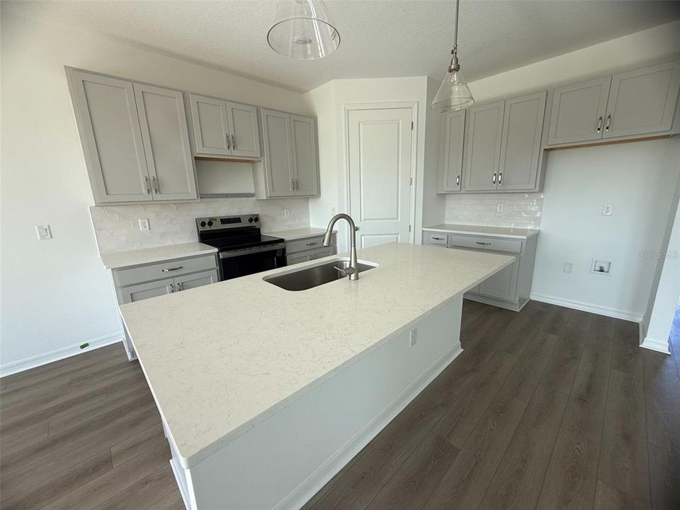 待售: $499,990 (5 贝兹, 3 浴室, 2725 平方英尺)