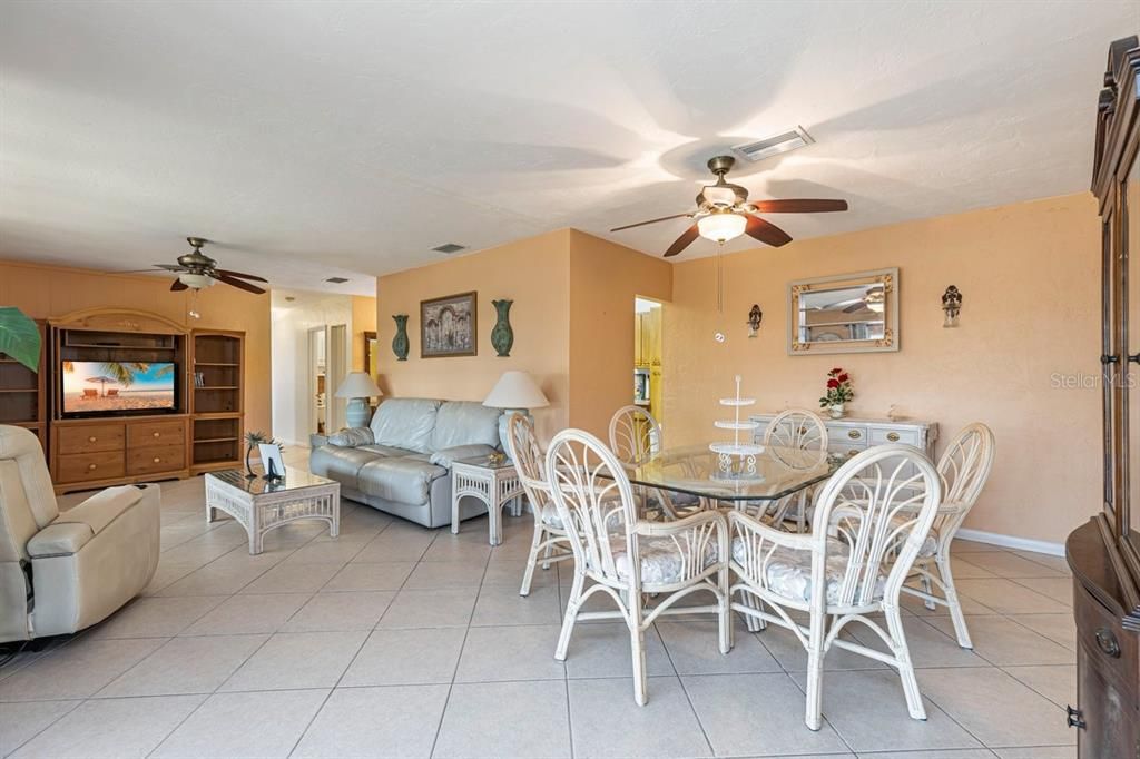 На продажу: $349,000 (3 спален, 2 ванн, 1344 Квадратных фут)