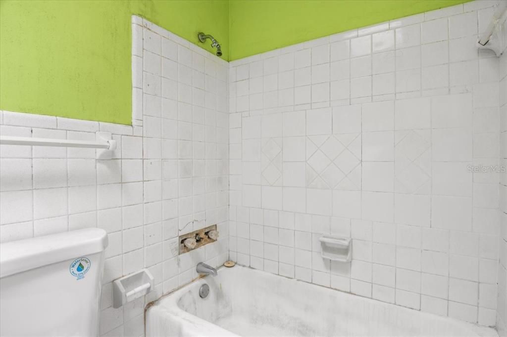 Под контрактом: $139,900 (2 спален, 2 ванн, 1218 Квадратных фут)