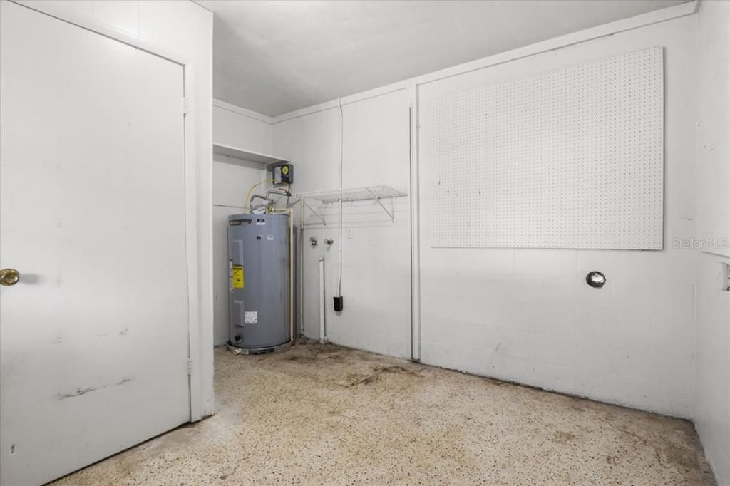 Под контрактом: $139,900 (2 спален, 2 ванн, 1218 Квадратных фут)