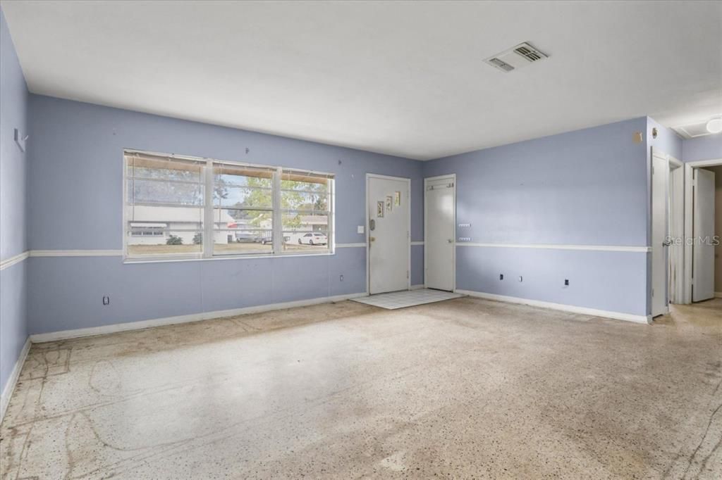 Под контрактом: $139,900 (2 спален, 2 ванн, 1218 Квадратных фут)