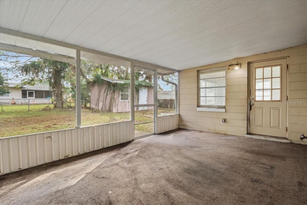 Под контрактом: $139,900 (2 спален, 2 ванн, 1218 Квадратных фут)