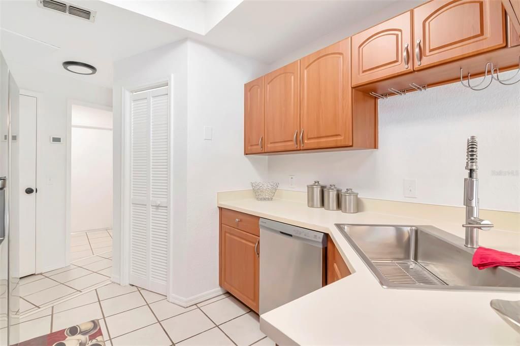 На продажу: $425,000 (3 спален, 2 ванн, 1624 Квадратных фут)