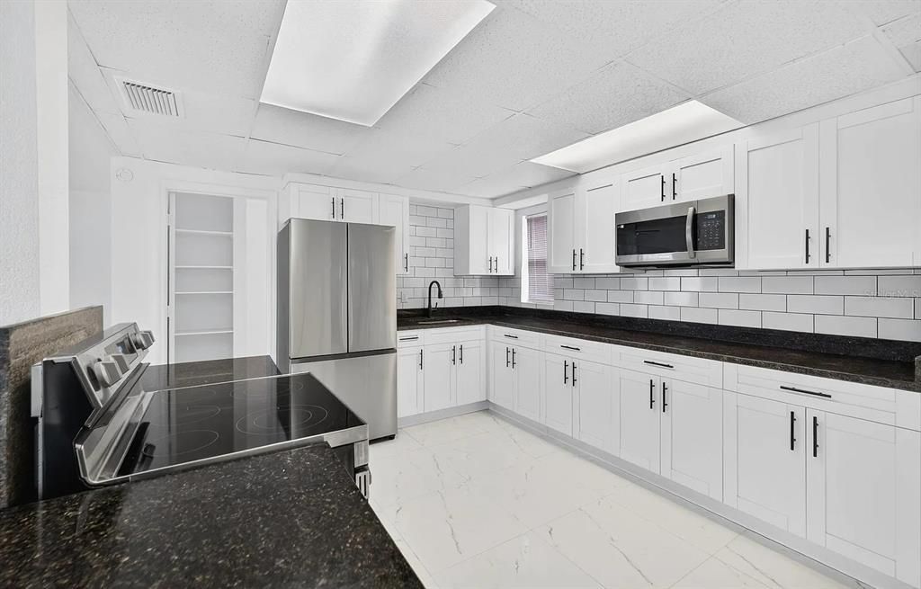 В аренду: $2,000 (2 спален, 1 ванн, 1100 Квадратных фут)