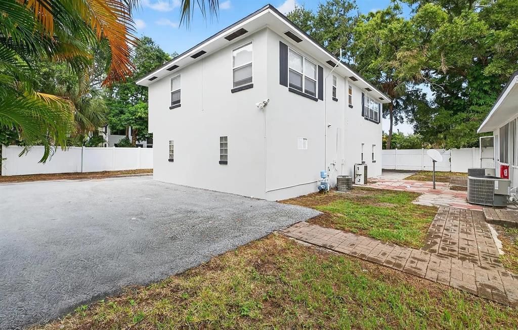 В аренду: $2,000 (2 спален, 1 ванн, 1100 Квадратных фут)